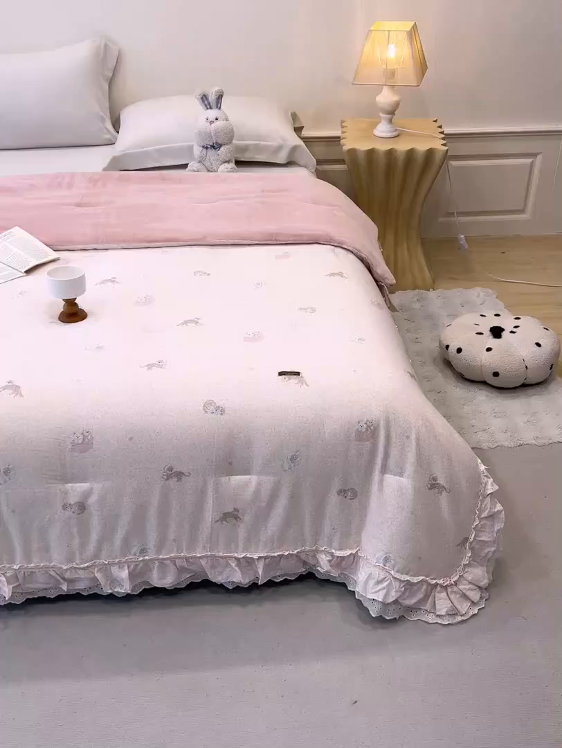 91家纺网 家纺一手货源 找家纺 优希家纺 2025新款秘境花园春秋被被子被芯 猫猫世界