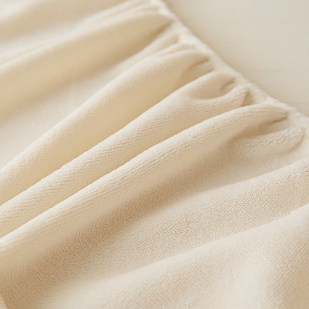 91家纺网 家纺一手货源 找家纺 衿成家纺 2025新款牛奶绒单床笠床笠单件系列 奶油白