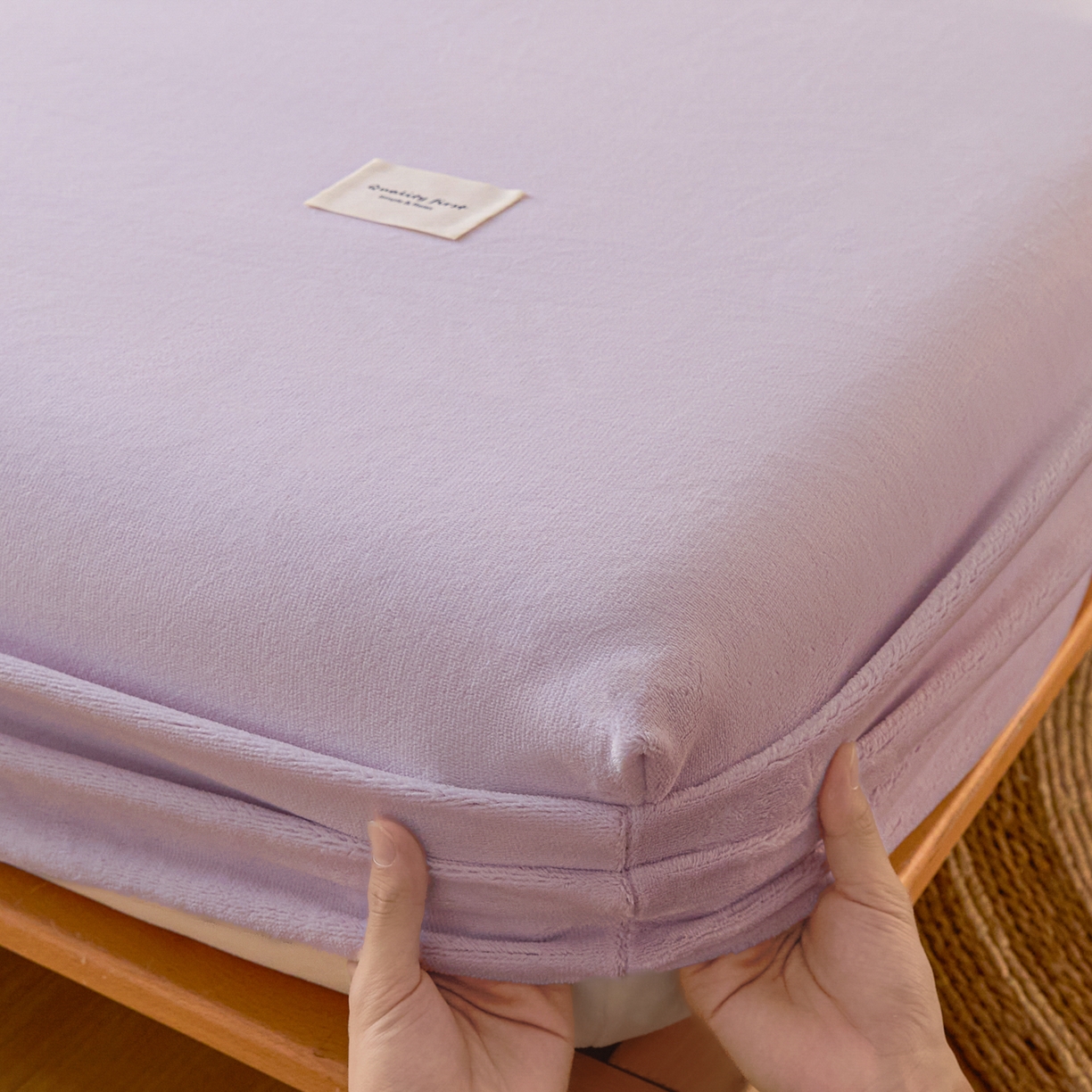 91家纺网 家纺一手货源 找家纺 衿成家纺 2025新款牛奶绒单床笠床笠单件系列 浅紫