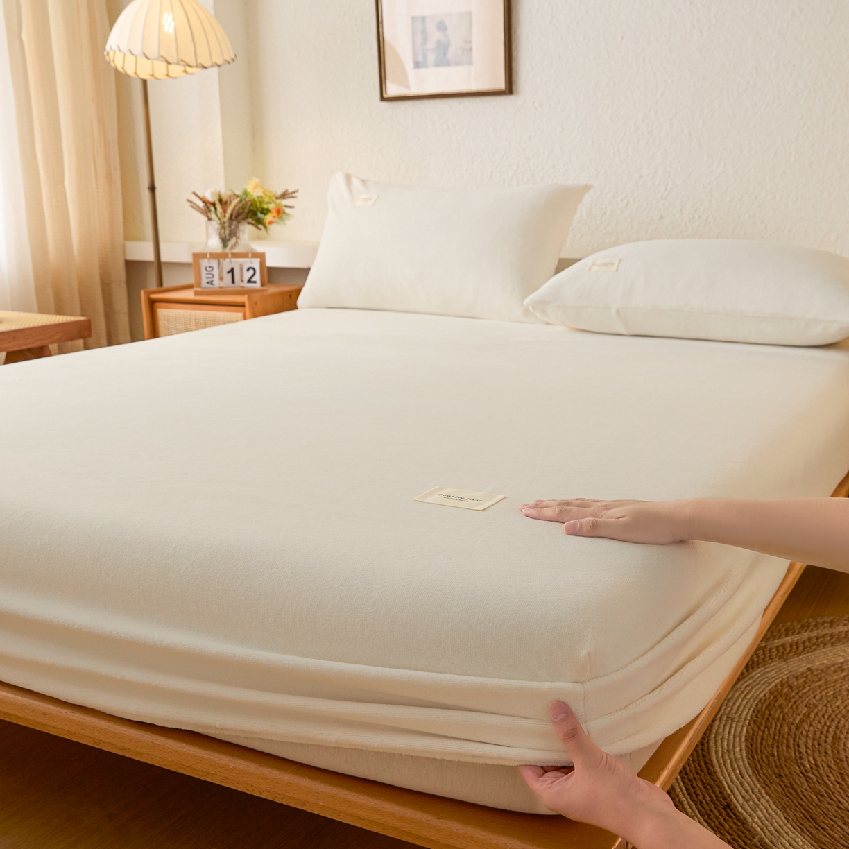 91家纺网 家纺一手货源 找家纺 衿成家纺 2025新款牛奶绒单床笠床笠单件系列 奶油白