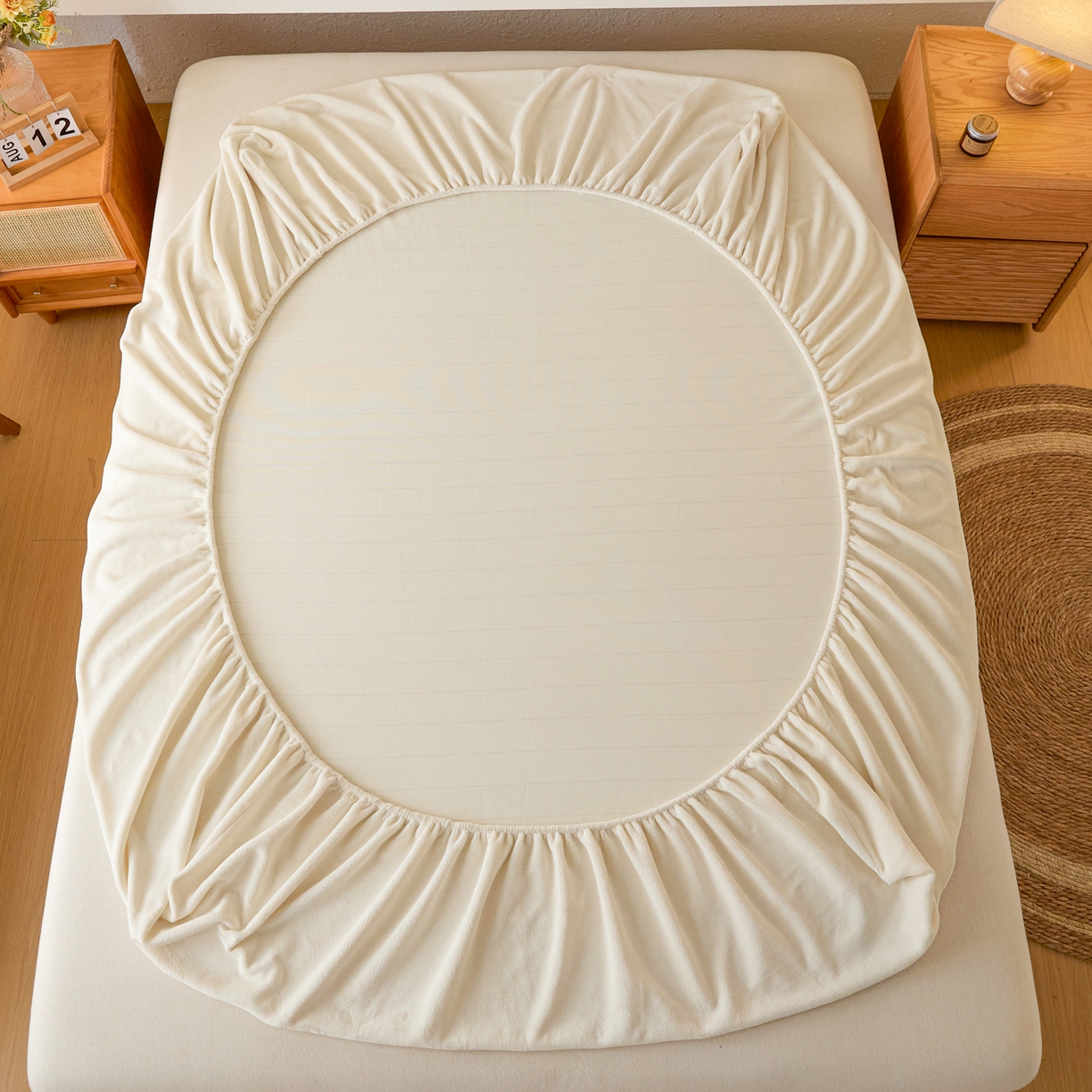 91家纺网 家纺一手货源 找家纺 衿成家纺 2025新款牛奶绒单床笠床笠单件系列 奶油白