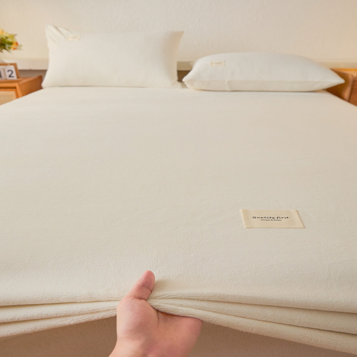 91家纺网 家纺一手货源 找家纺 衿成家纺 2025新款牛奶绒单床笠床笠单件系列 奶油白