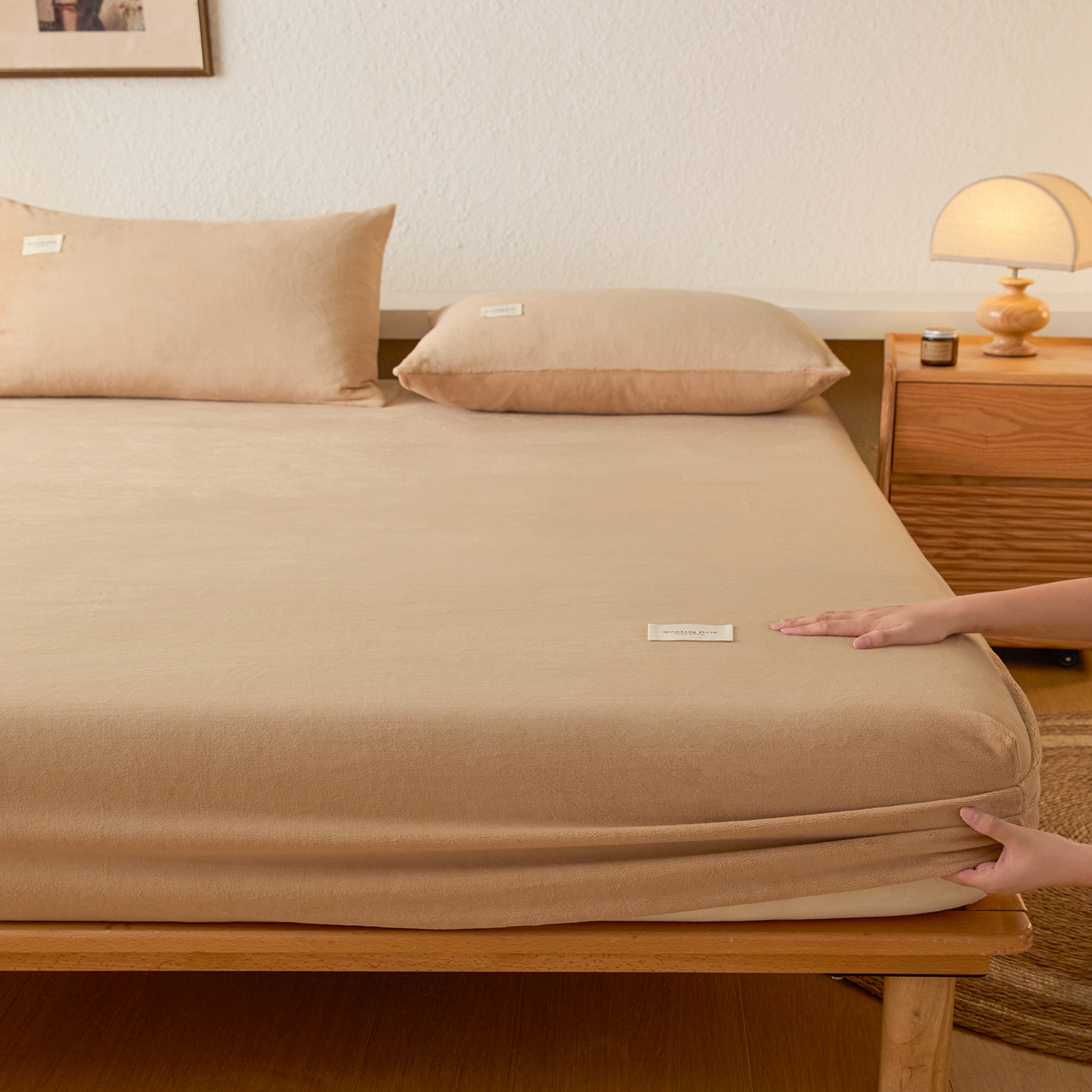 91家纺网 家纺一手货源 找家纺 衿成家纺 2025新款牛奶绒单床笠床笠单件系列 卡其