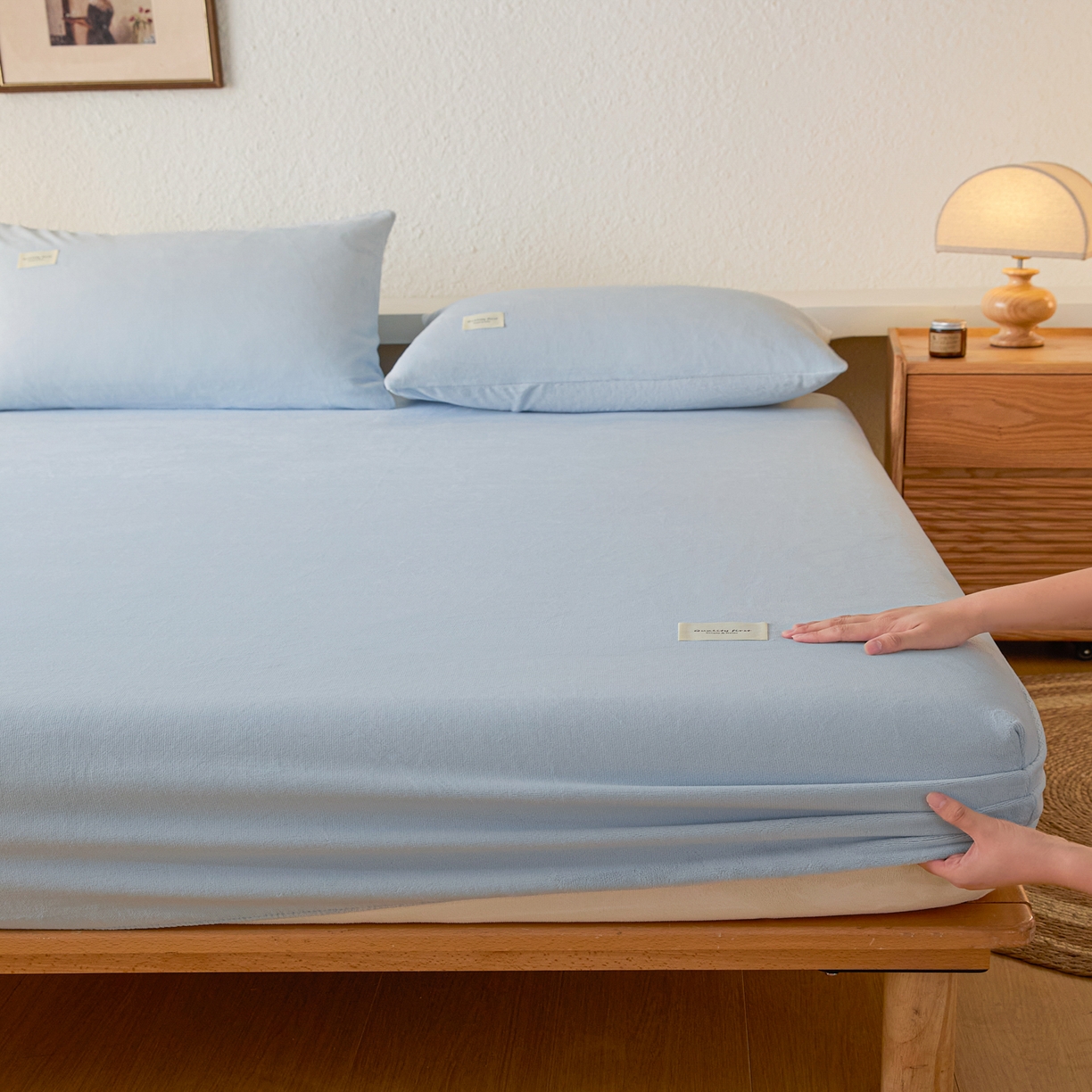 91家纺网 家纺一手货源 找家纺 衿成家纺 2025新款牛奶绒单床笠床笠单件系列 淡蓝