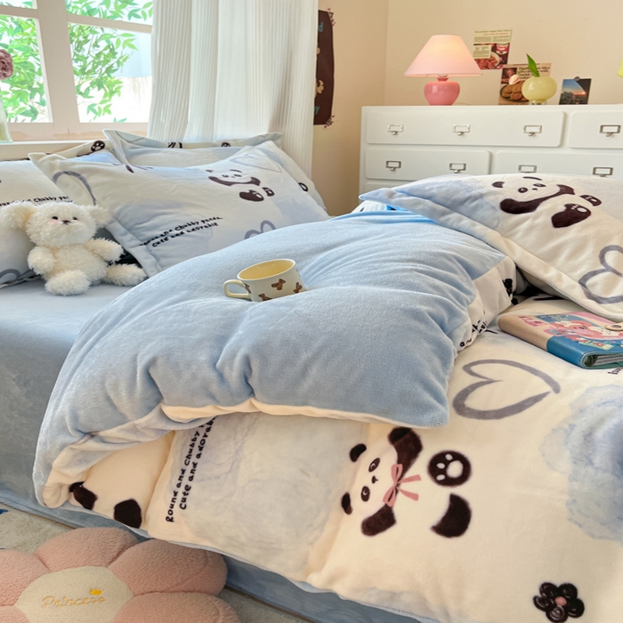 91家纺网 家纺一手货源 找家纺 寐居家纺 2025新款印花牛奶绒四件套 熊猫团团