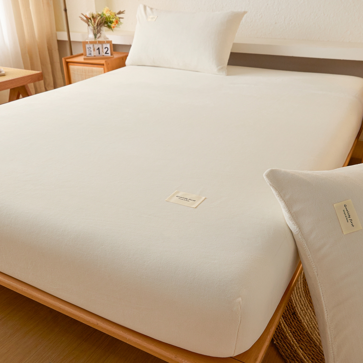 91家纺网 家纺一手货源 找家纺 衿成家纺 2025新款牛奶绒单床笠床笠单件系列 奶油白