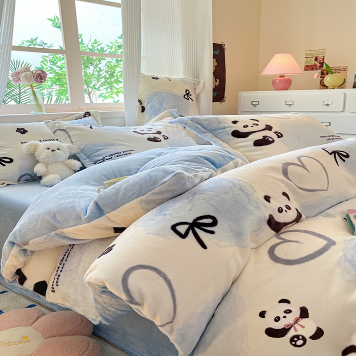 91家纺网 家纺一手货源 找家纺 寐居家纺 2025新款印花牛奶绒四件套 熊猫团团
