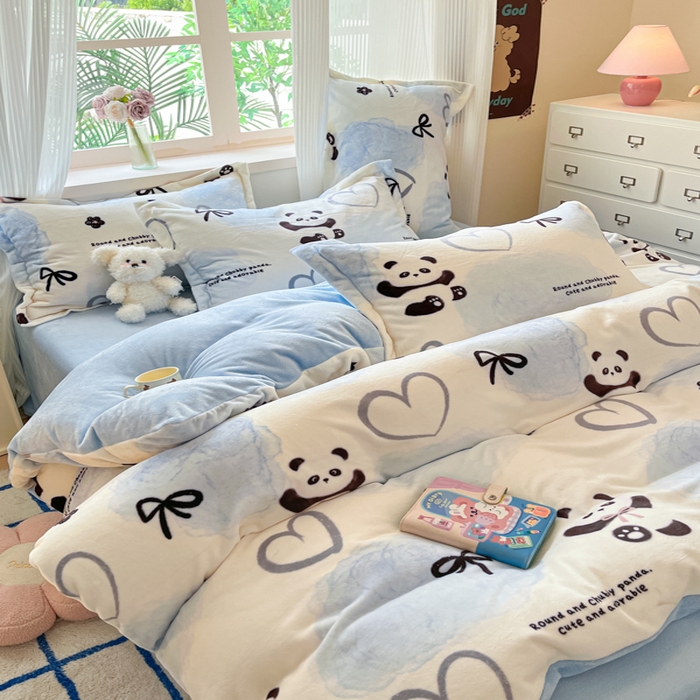 91家纺网 家纺一手货源 找家纺 寐居家纺 2025新款印花牛奶绒四件套 熊猫团团