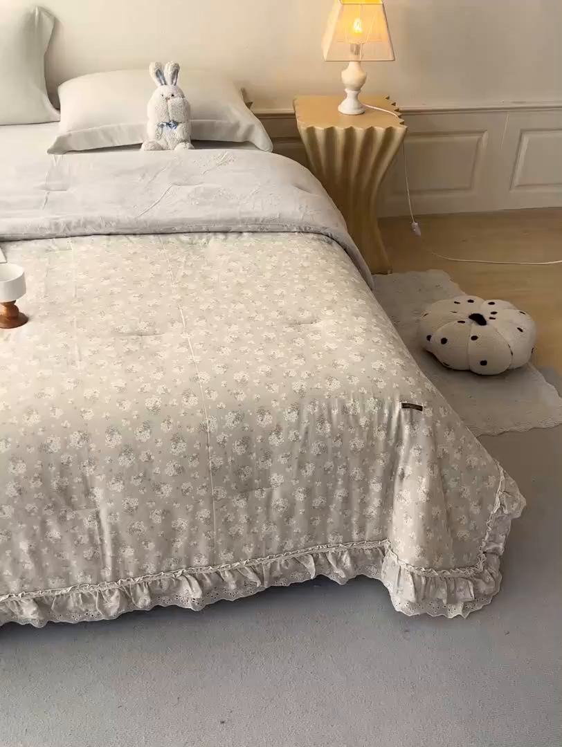 91家纺网 家纺一手货源 找家纺 优希家纺 2025新款秘境花园春秋被被子被芯 浅灰花语