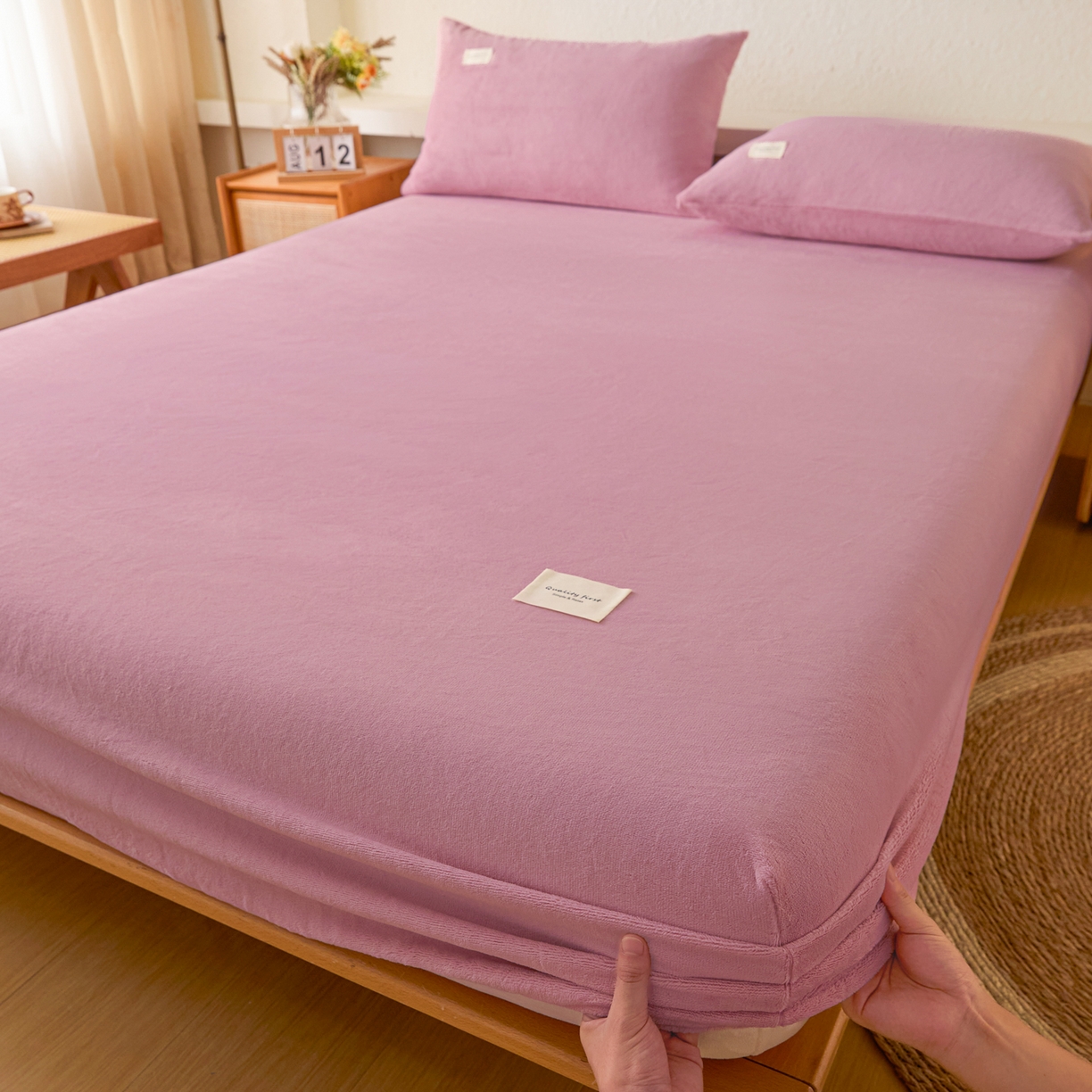 91家纺网 家纺一手货源 找家纺 衿成家纺 2025新款牛奶绒单床笠床笠单件系列 豆沙奶昔