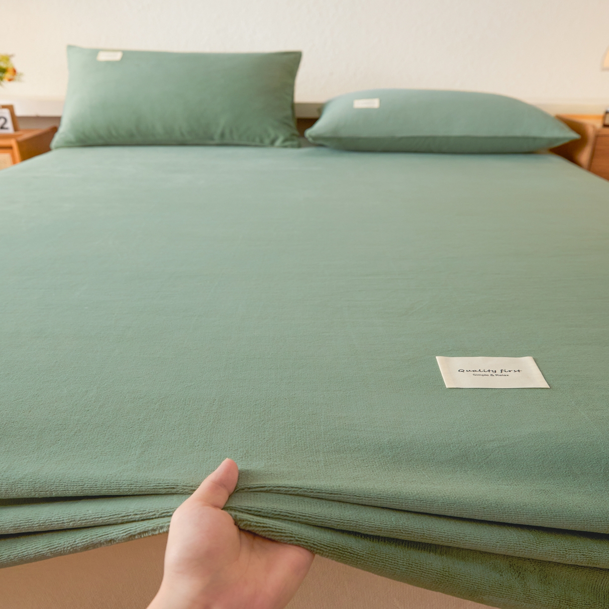 91家纺网 家纺一手货源 找家纺 衿成家纺 2025新款牛奶绒单床笠床笠单件系列 墨子绿