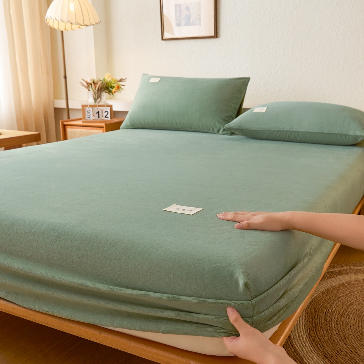 91家纺网 家纺一手货源 找家纺 衿成家纺 2025新款牛奶绒单床笠床笠单件系列 墨子绿