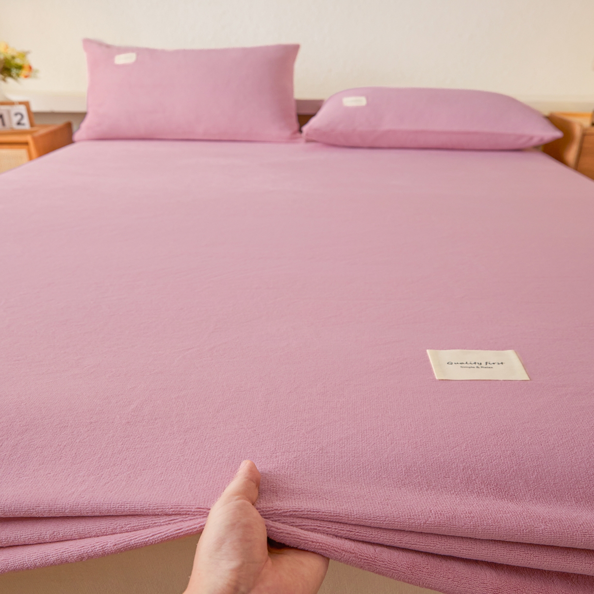 91家纺网 家纺一手货源 找家纺 衿成家纺 2025新款牛奶绒单床笠床笠单件系列 豆沙奶昔