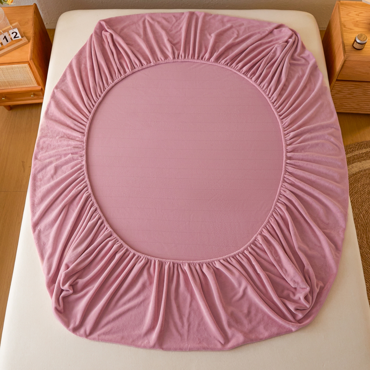 91家纺网 家纺一手货源 找家纺 衿成家纺 2025新款牛奶绒单床笠床笠单件系列 豆沙奶昔