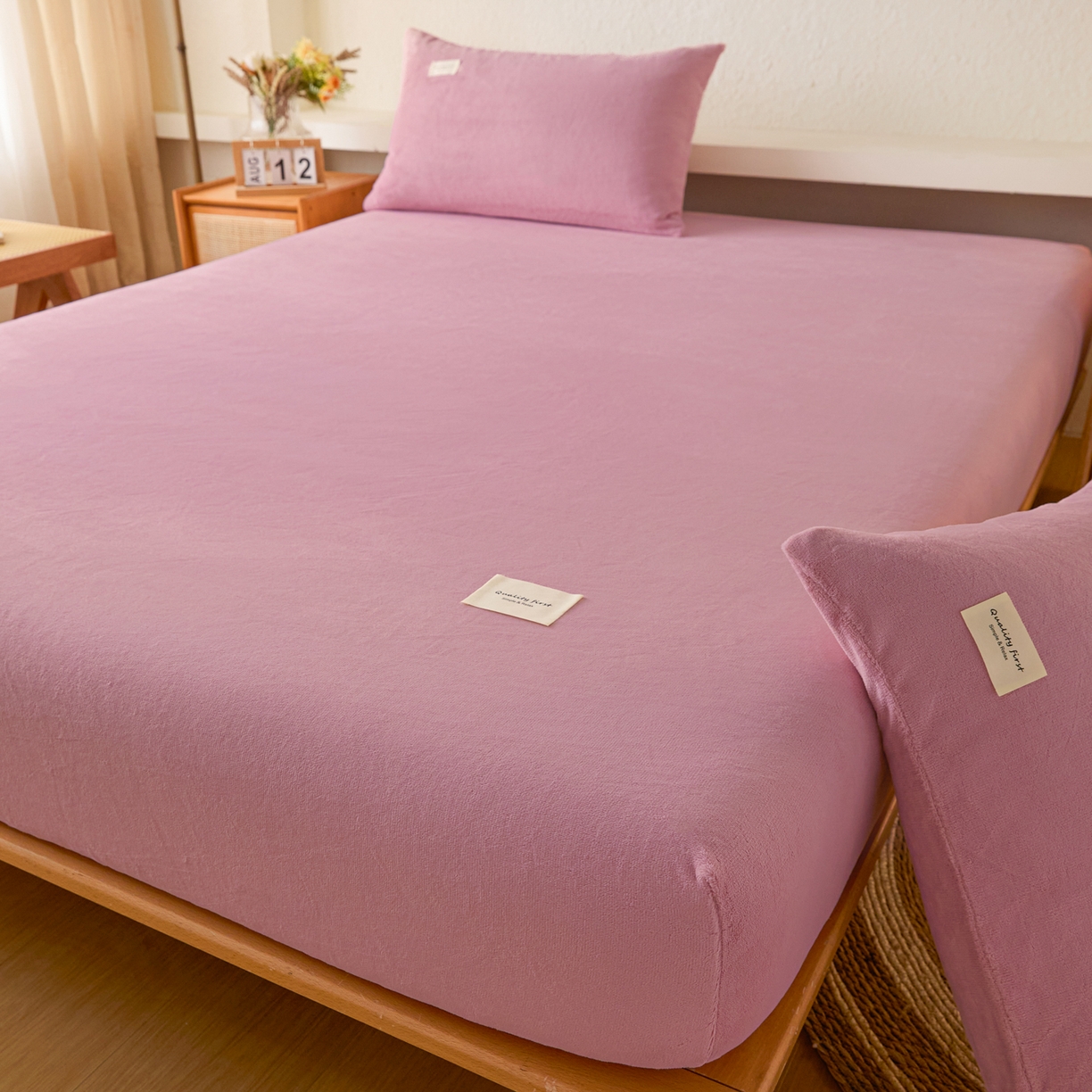 91家纺网 家纺一手货源 找家纺 衿成家纺 2025新款牛奶绒单床笠床笠单件系列 豆沙奶昔