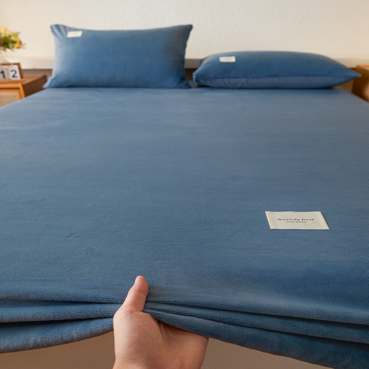 91家纺网 家纺一手货源 找家纺 衿成家纺 2025新款牛奶绒单床笠床笠单件系列 宾利蓝