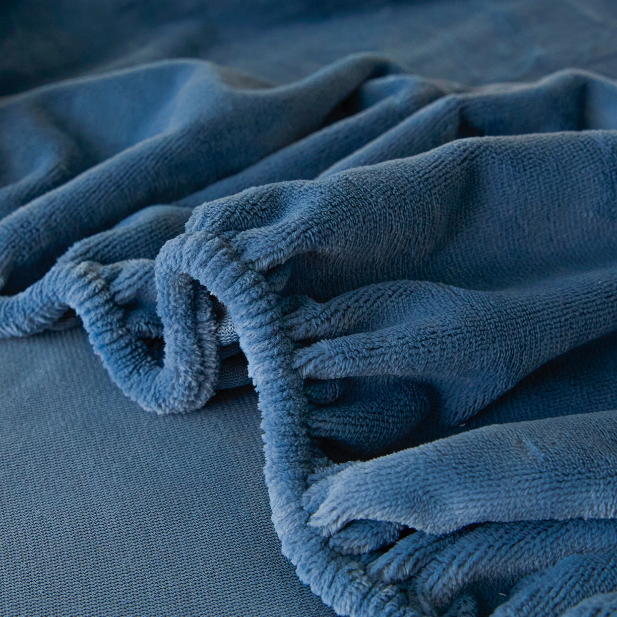 91家纺网 家纺一手货源 找家纺 衿成家纺 2025新款牛奶绒单床笠床笠单件系列 宾利蓝