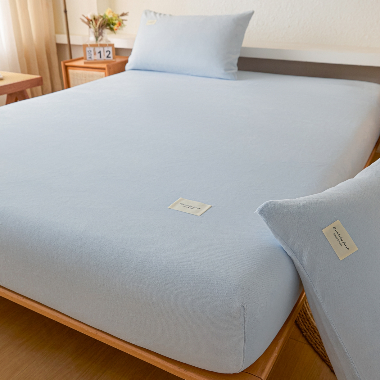 91家纺网 家纺一手货源 找家纺 衿成家纺 2025新款牛奶绒单床笠床笠单件系列 淡蓝