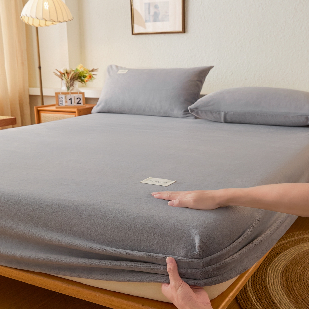 91家纺网 家纺一手货源 找家纺 衿成家纺 2025新款牛奶绒单床笠床笠单件系列 浅灰