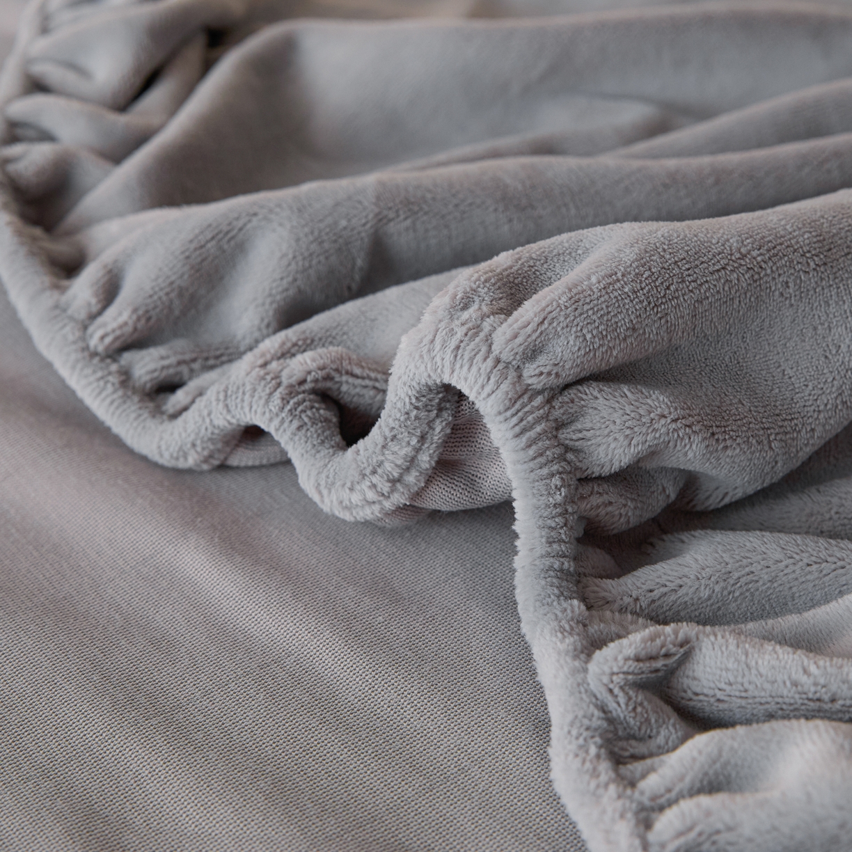 91家纺网 家纺一手货源 找家纺 衿成家纺 2025新款牛奶绒单床笠床笠单件系列 浅灰