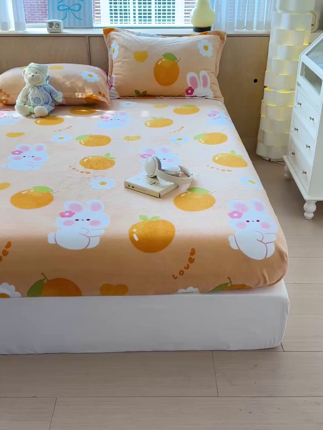 91家纺网 家纺一手货源 找家纺 名兮家居 2025新款高克重印花牛奶绒单床笠床笠单件 兔兔派对