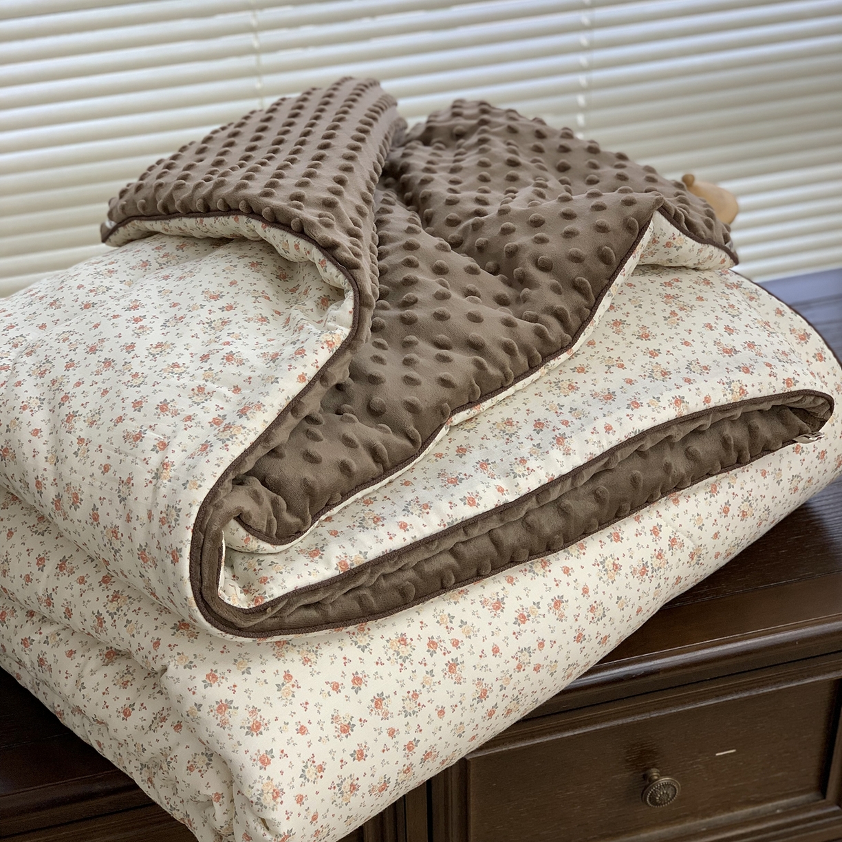 91家纺网 家纺一手货源 找家纺 源启生活 2025新款全棉双层纱豆豆被被子被芯 蔓德琳