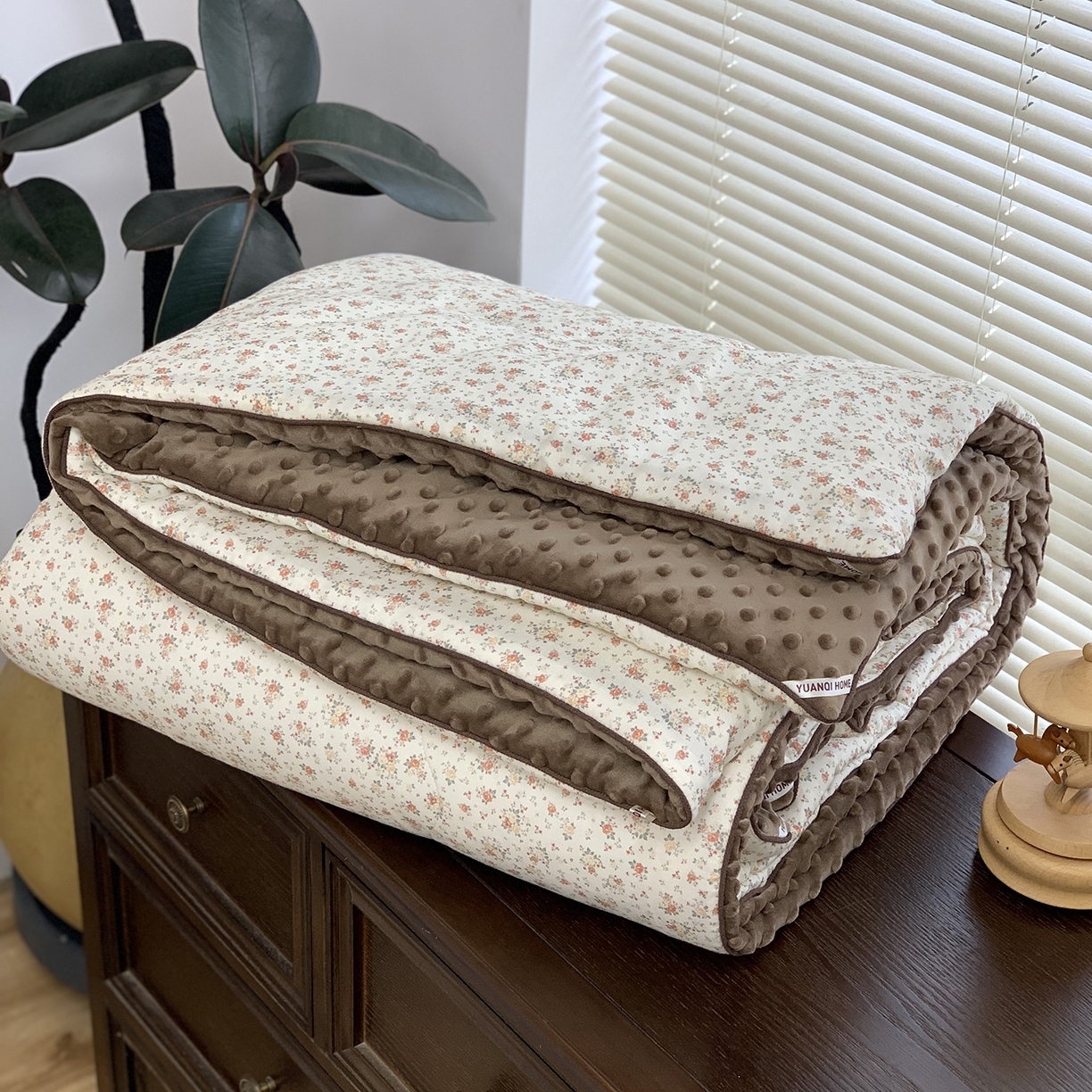 91家纺网 家纺一手货源 找家纺 源启生活 2025新款全棉双层纱豆豆被被子被芯 蔓德琳