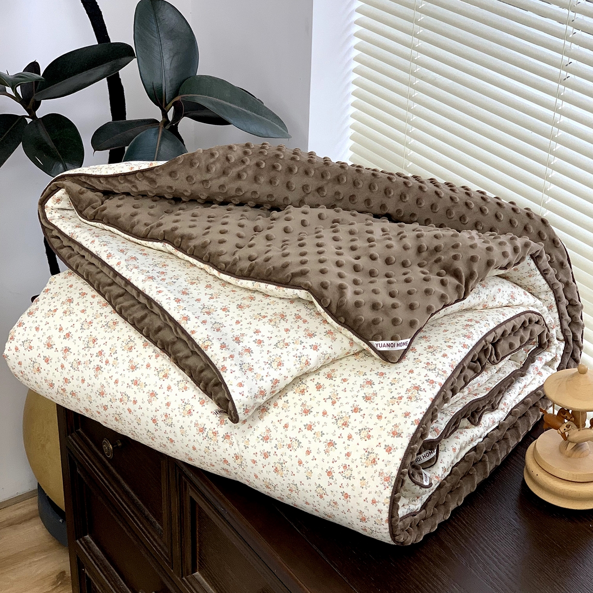 91家纺网 家纺一手货源 找家纺 源启生活 2025新款全棉双层纱豆豆被被子被芯 蔓德琳