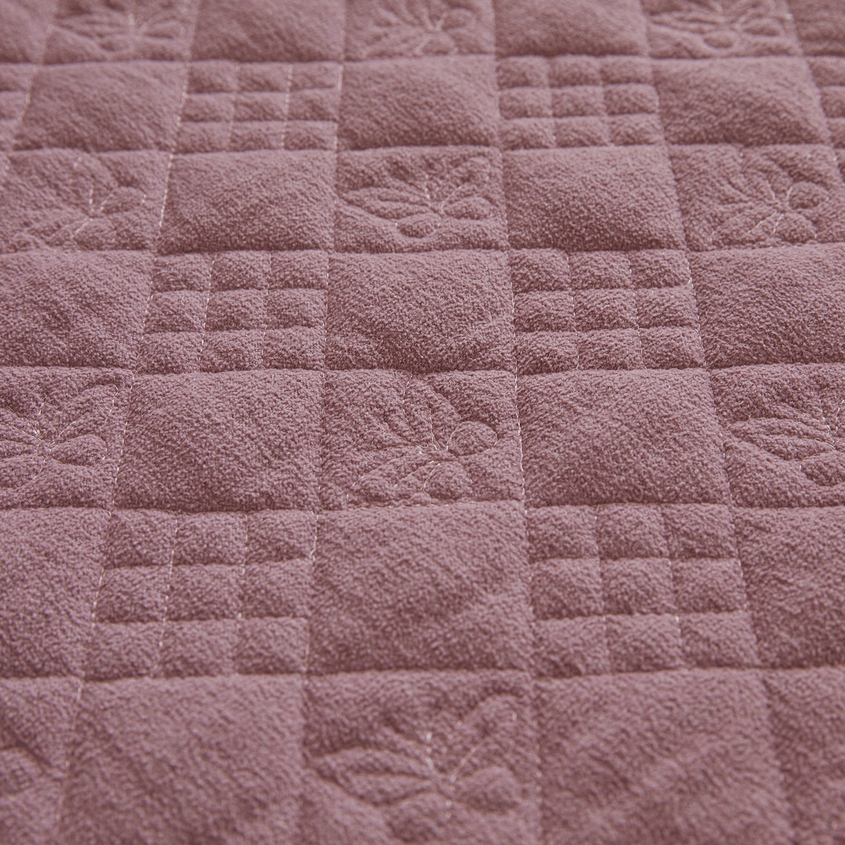 91家纺网 家纺一手货源 找家纺 宜凡家纺 2025新款A类棉绒刺绣花夹棉床盖四件套--梦回罗马 梦回罗马 降紫