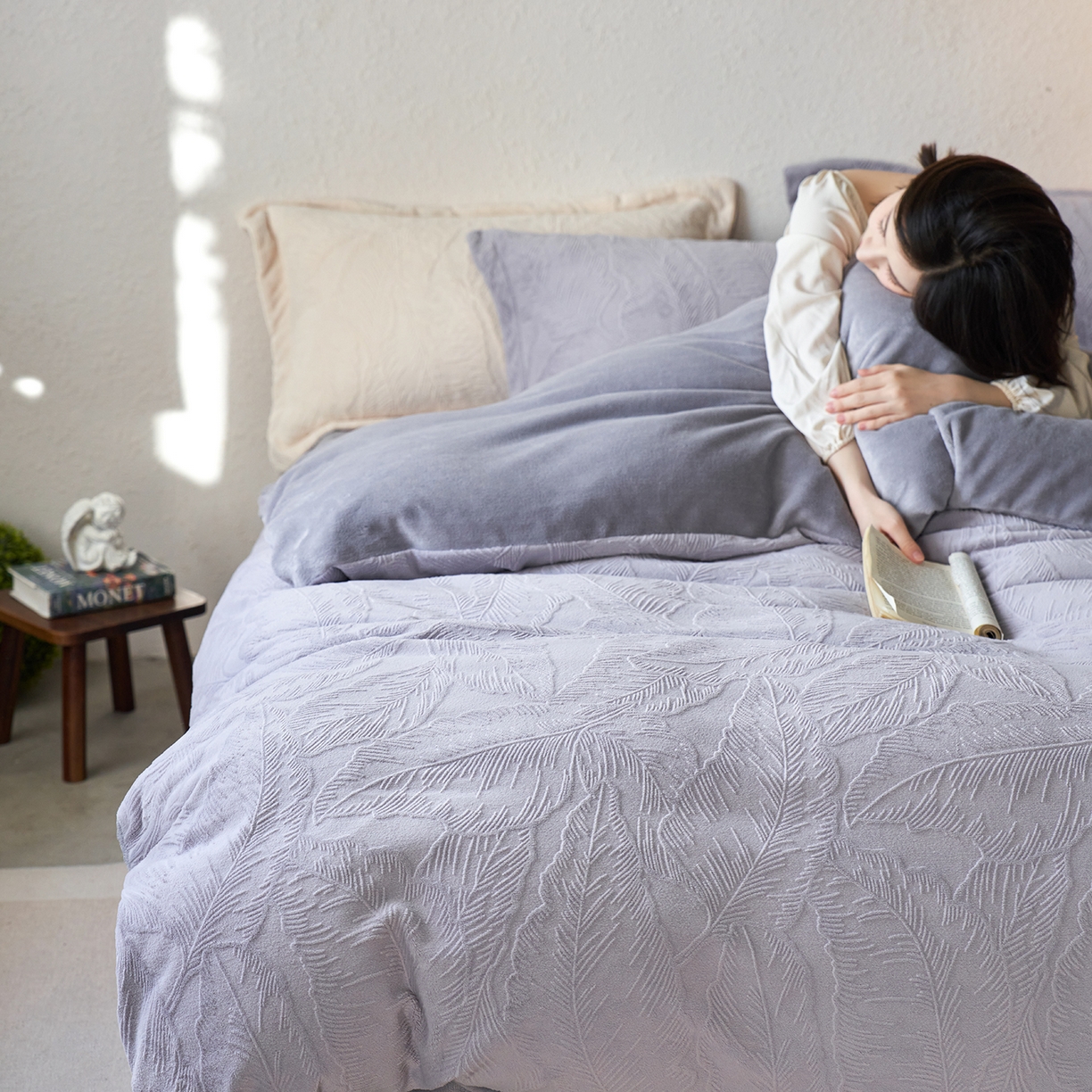 91家纺网 家纺一手货源 找家纺 （总）亿梵家居 2025秋冬新款A类全消光牛奶绒立体5D雕花绒四件套-风格一 （提供买家秀）