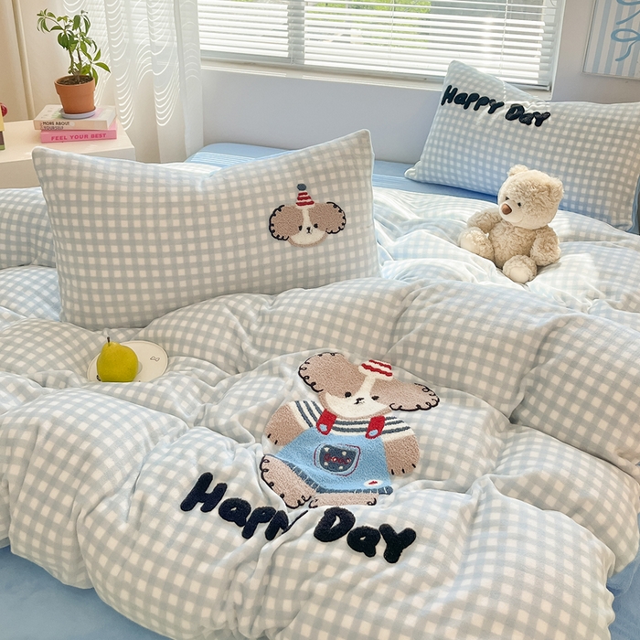 91家纺网 家纺一手货源 找家纺 寐居家纺 2025新款牛奶绒大版毛巾绣床单款四件套 帕帕狗