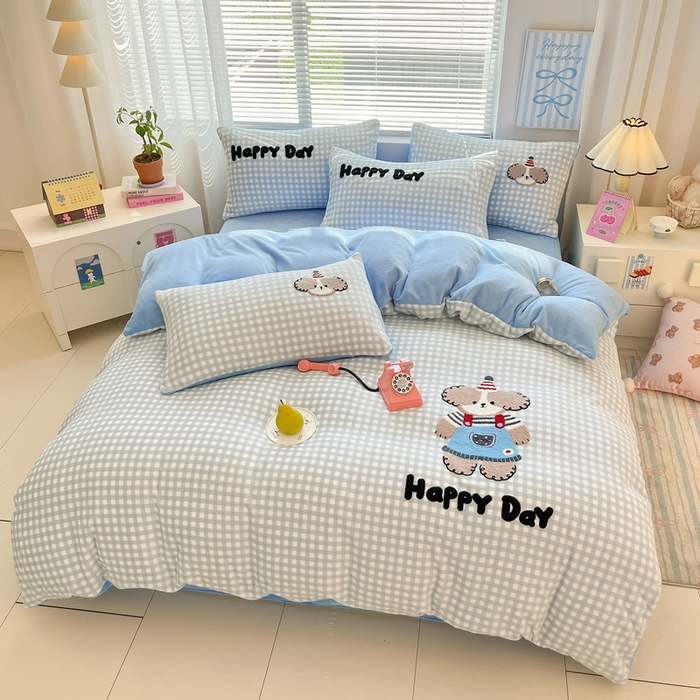 91家纺网 家纺一手货源 找家纺 寐居家纺 2025新款牛奶绒大版毛巾绣床单款四件套 帕帕狗