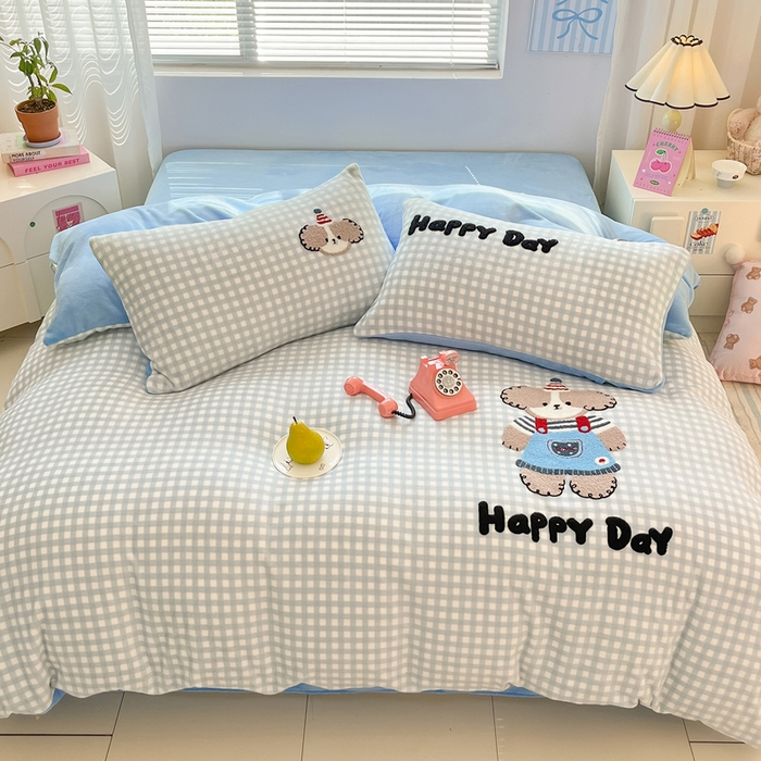 91家纺网 家纺一手货源 找家纺 寐居家纺 2025新款牛奶绒大版毛巾绣床单款四件套 帕帕狗