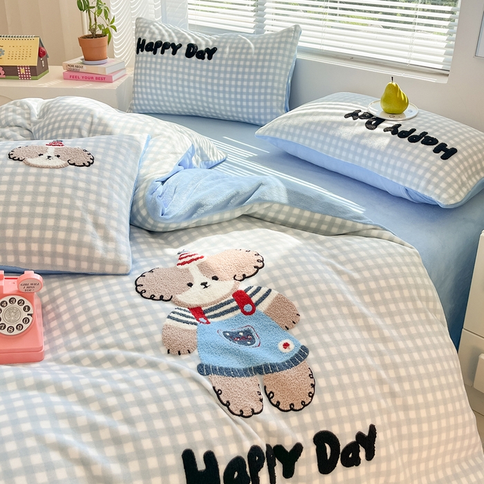 91家纺网 家纺一手货源 找家纺 寐居家纺 2025新款牛奶绒大版毛巾绣床单款四件套 帕帕狗