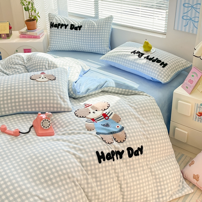 91家纺网 家纺一手货源 找家纺 寐居家纺 2025新款牛奶绒大版毛巾绣床单款四件套 帕帕狗