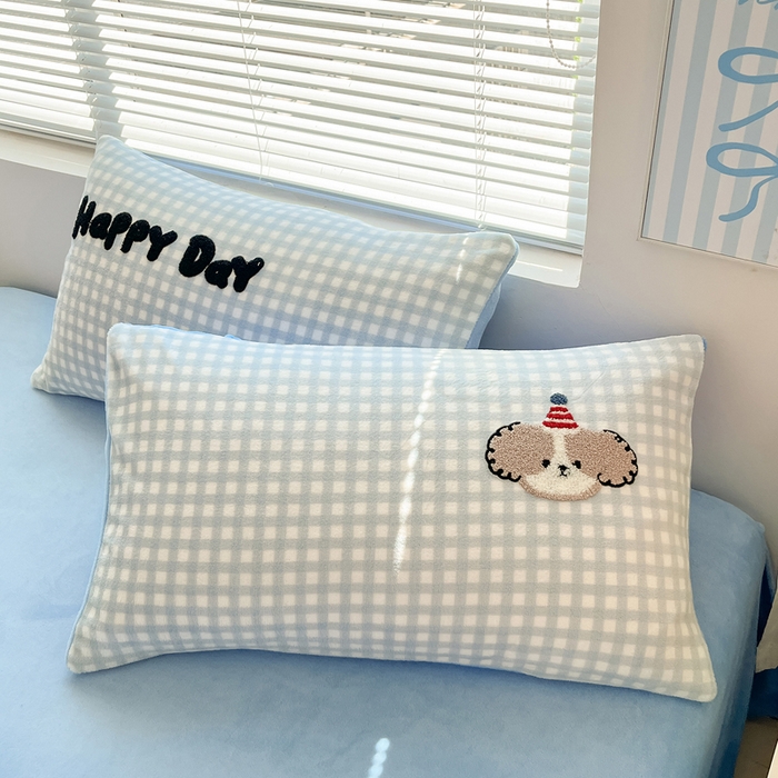 91家纺网 家纺一手货源 找家纺 寐居家纺 2025新款牛奶绒大版毛巾绣床单款四件套 帕帕狗