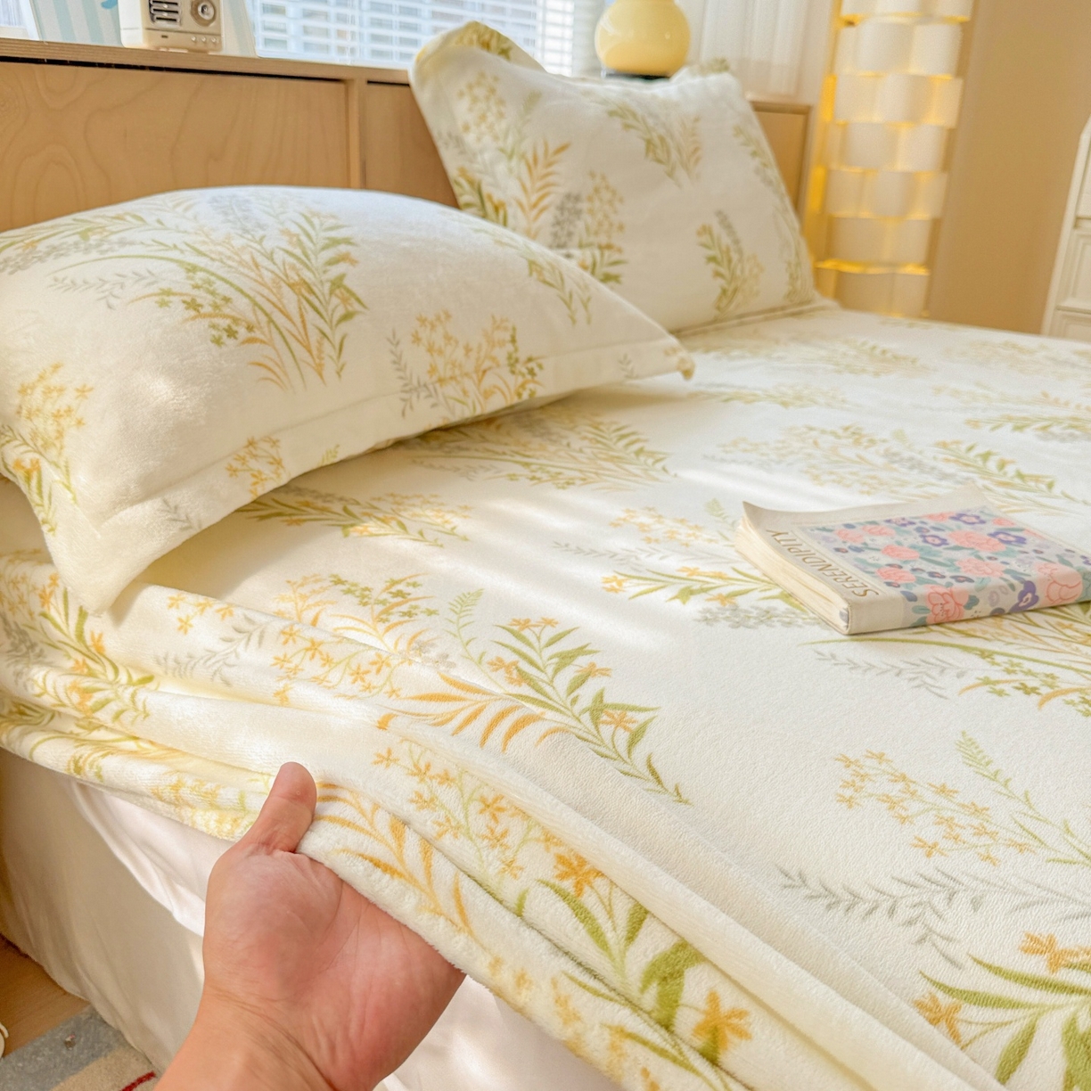 91家纺网 家纺一手货源 找家纺 名兮家居 2025新款高克重印花牛奶绒单床笠床笠单件 仙草