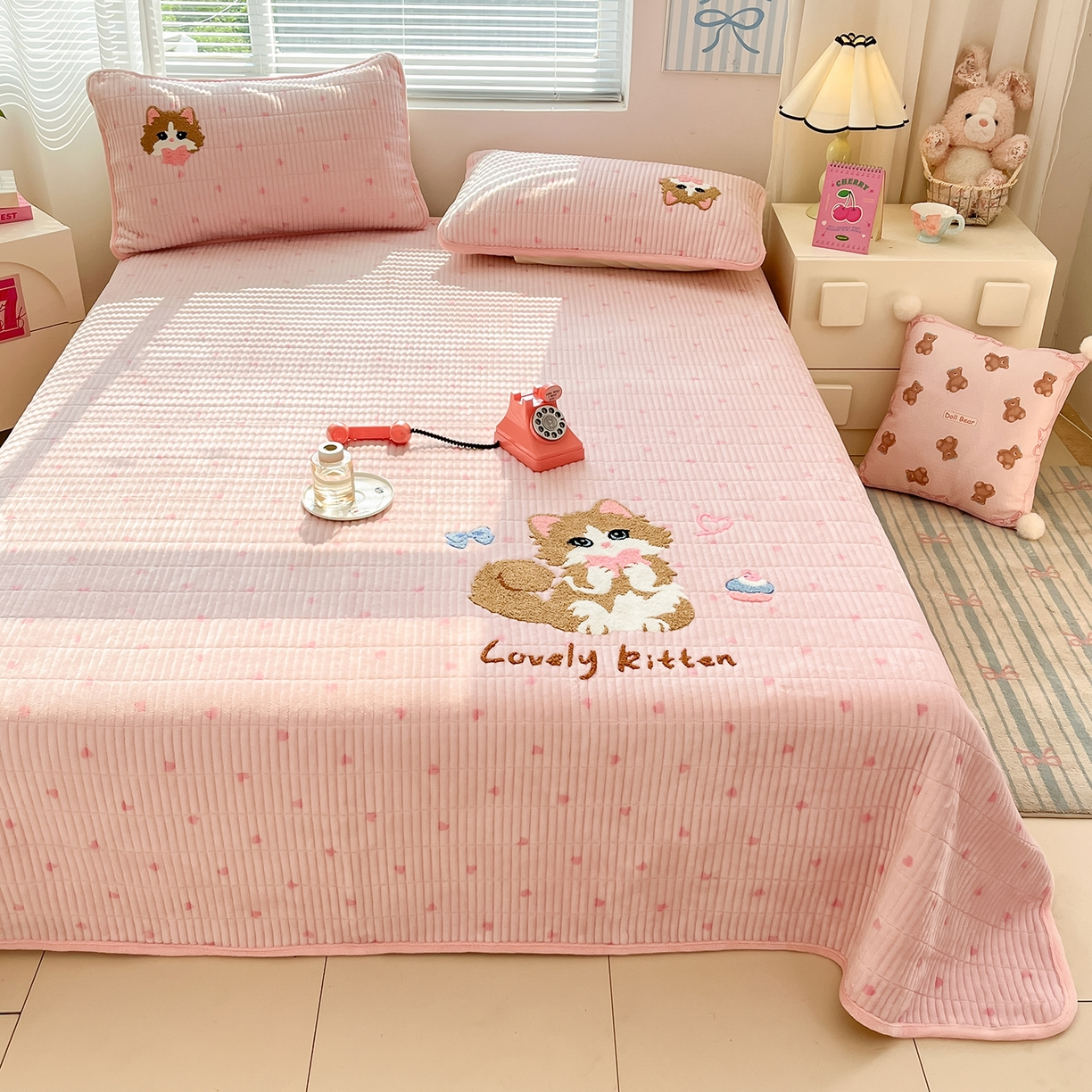 91家纺网 家纺一手货源 找家纺 寐居家纺 2025新款A类牛奶绒床盖款四件套 泡芙小奶猫