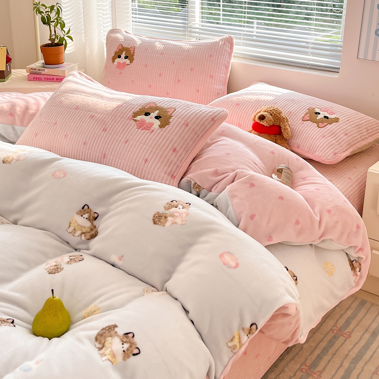 91家纺网 家纺一手货源 找家纺 寐居家纺 2025新款A类牛奶绒床盖款四件套 泡芙小奶猫