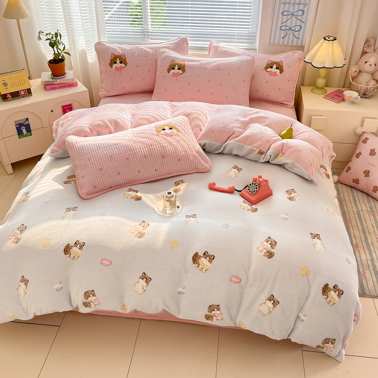 91家纺网 家纺一手货源 找家纺 寐居家纺 2025新款A类牛奶绒床盖款四件套 泡芙小奶猫