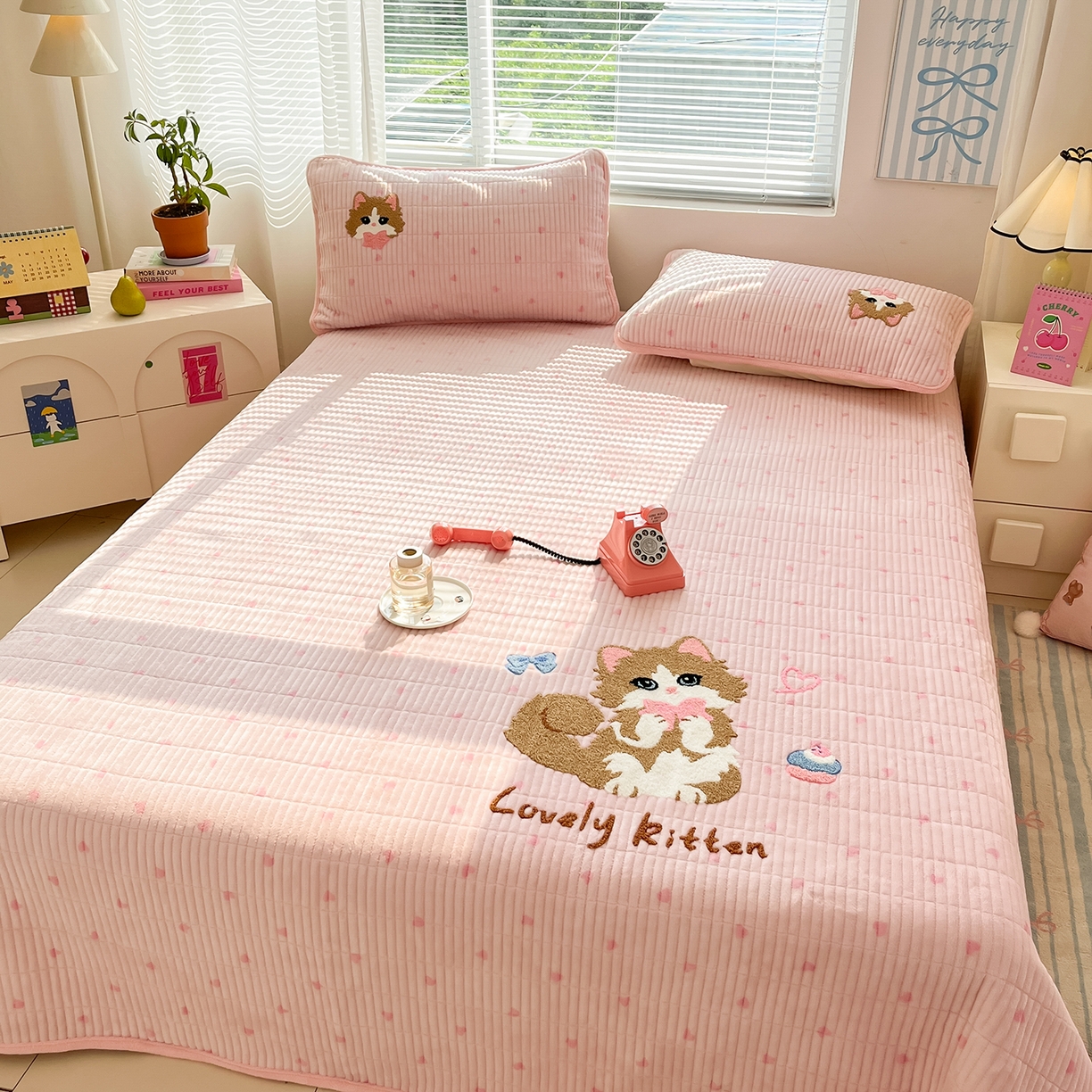 91家纺网 家纺一手货源 找家纺 寐居家纺 2025新款A类牛奶绒床盖款四件套 泡芙小奶猫