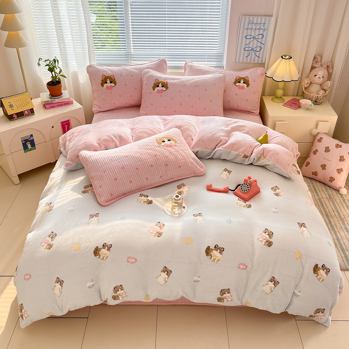 91家纺网 家纺一手货源 找家纺 寐居家纺 2025新款A类牛奶绒床盖款四件套 泡芙小奶猫