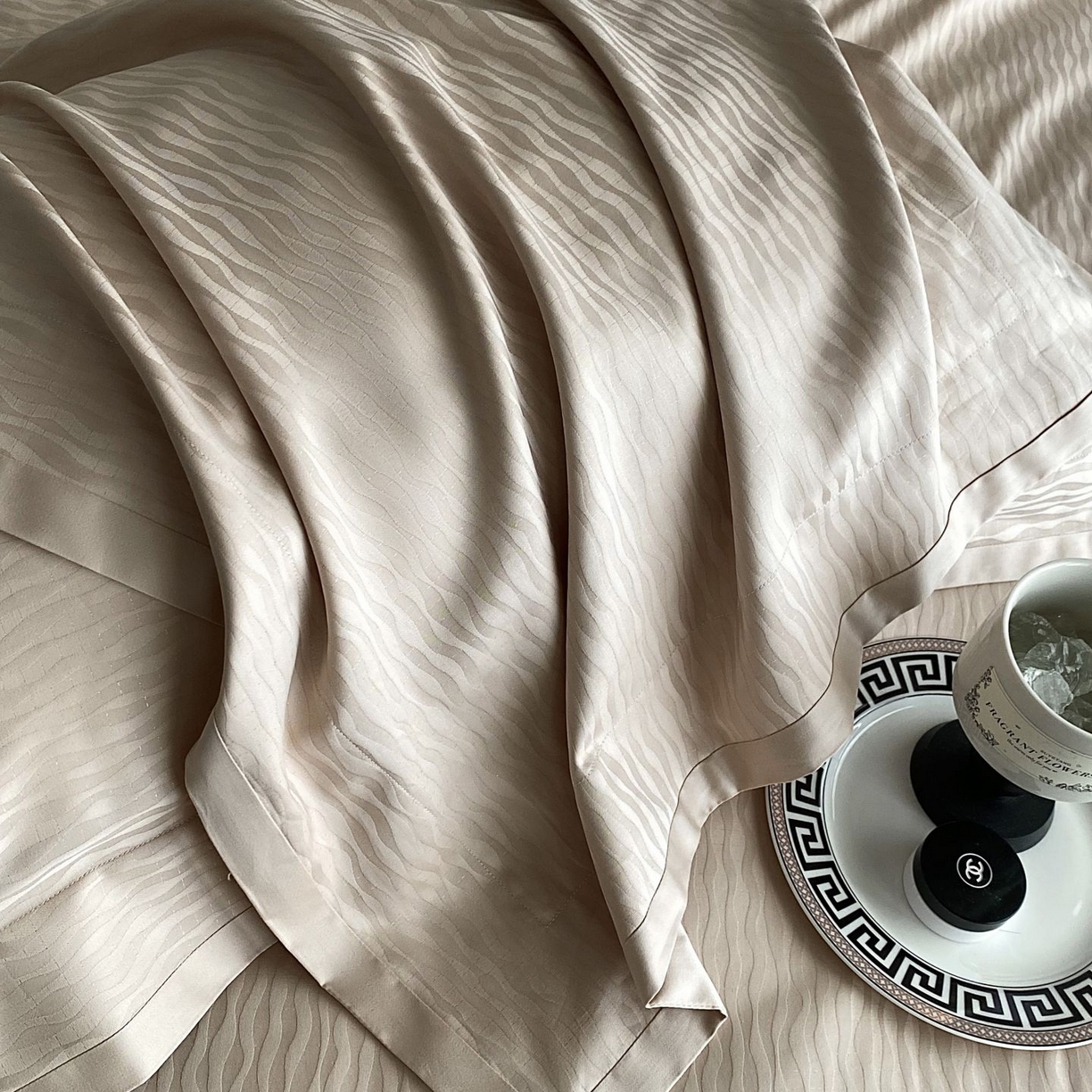 91家纺网 家纺一手货源 找家纺 时亿家居 2025新款100支染色长绒棉提花四件套 露丝