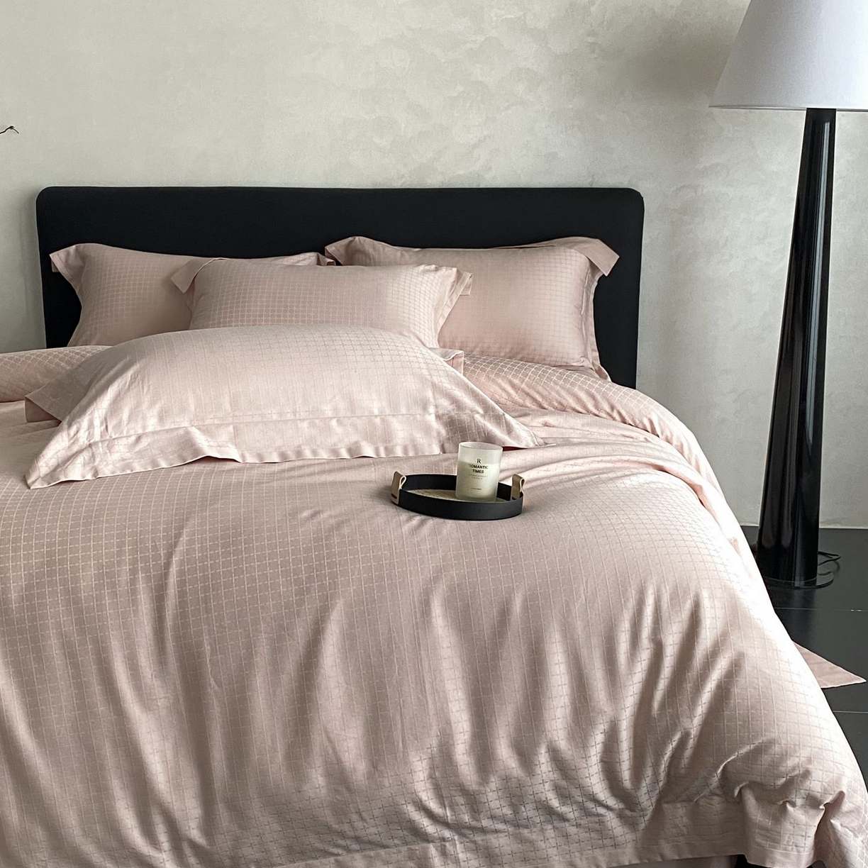 91家纺网 家纺一手货源 找家纺 时亿家居 2025新款100支染色长绒棉提花四件套 蜜可