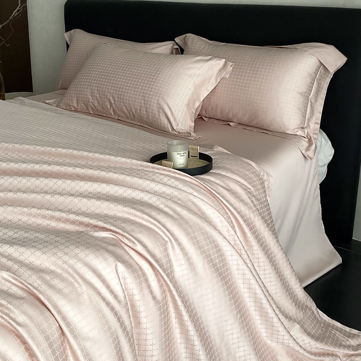 91家纺网 家纺一手货源 找家纺 时亿家居 2025新款100支染色长绒棉提花四件套 蜜可