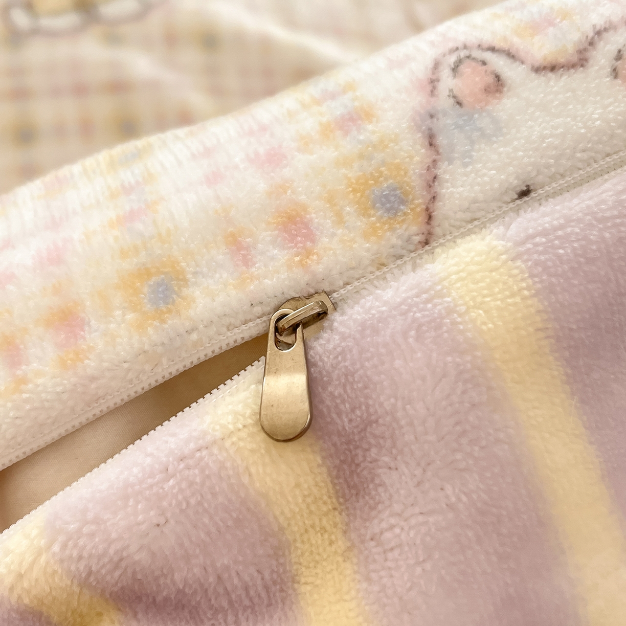 91家纺网 家纺一手货源 找家纺 寐居家纺 2025新款A类牛奶绒床盖款四件套 星黛小奶狗