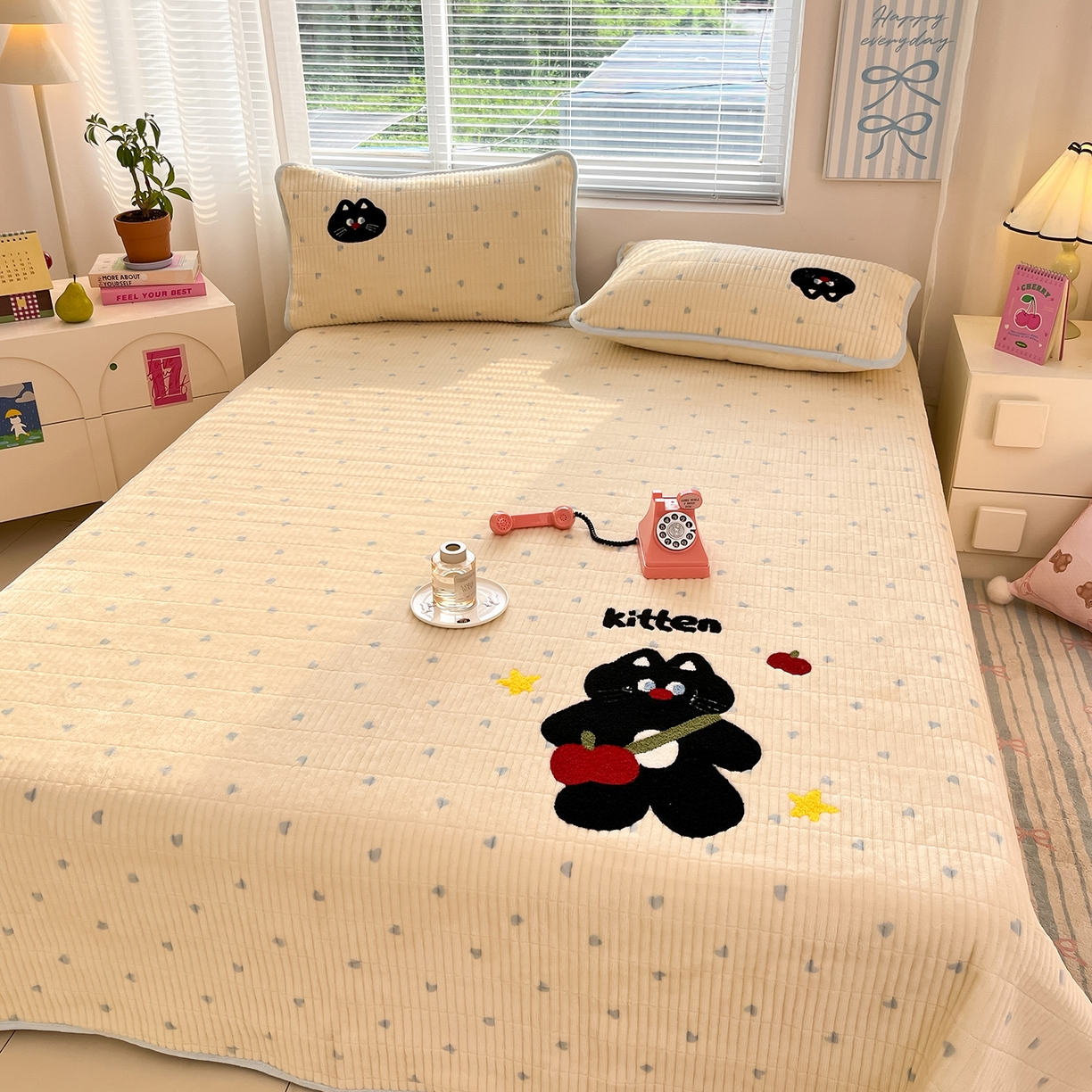 91家纺网 家纺一手货源 找家纺 寐居家纺 2025新款A类牛奶绒床盖款四件套 彩绘喵星人