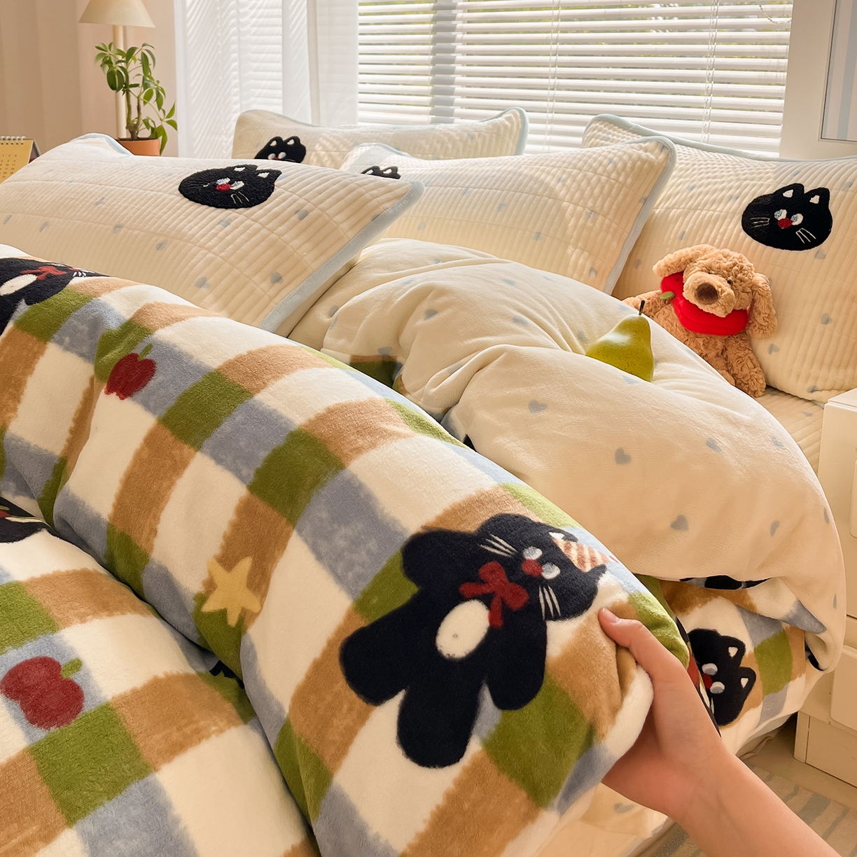 寐居家纺 2025新款A类牛奶绒床盖款四件套 彩绘喵星人
