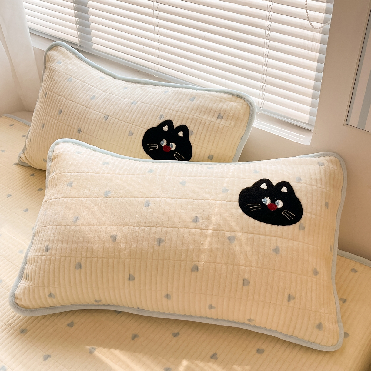 91家纺网 家纺一手货源 找家纺 寐居家纺 2025新款A类牛奶绒床盖款四件套 彩绘喵星人