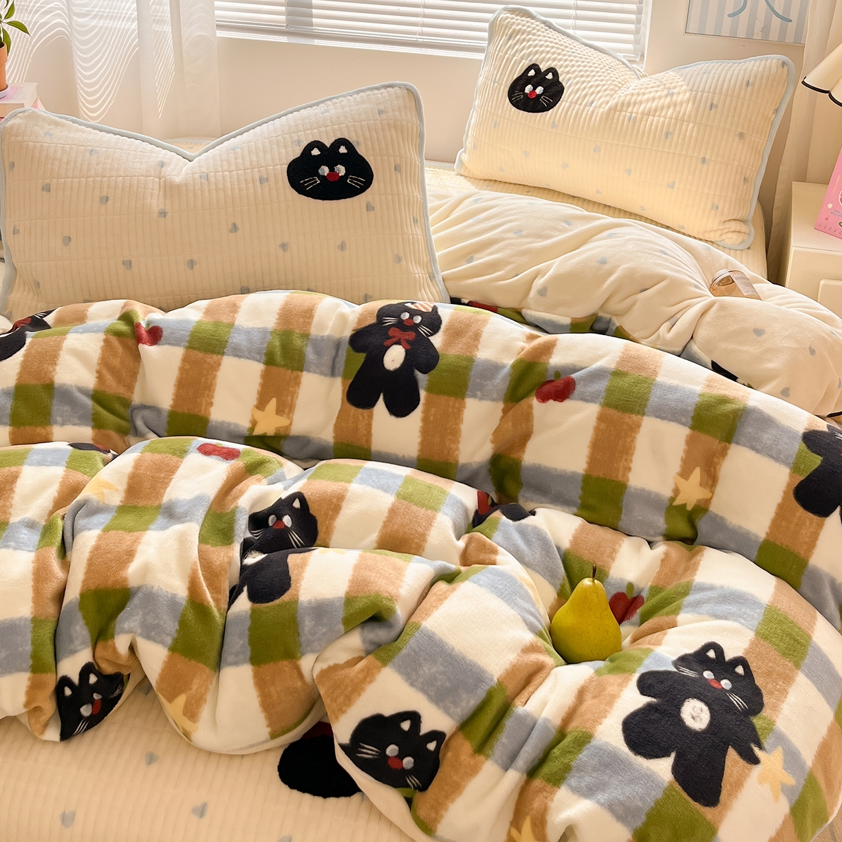 91家纺网 家纺一手货源 找家纺 寐居家纺 2025新款A类牛奶绒床盖款四件套 彩绘喵星人